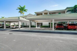 Apartment (2 Bedrooms) | Interior - 5 Mi to Jetblue Park: Condo w/ Pool & Pickleball (Fort Myers)