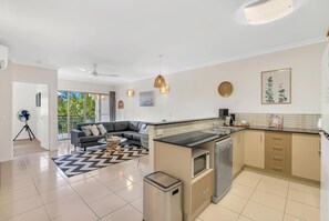 House | 1 bedroom, Internet - Palm View- 9 Pools BBQ Gym (Westcourt)
