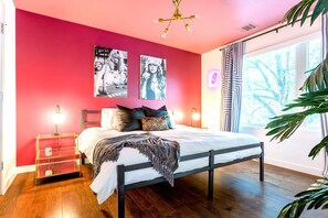 Hus | 5 sovrum, skrivbord och internet