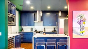 House | 5 bedrooms, desk, Internet