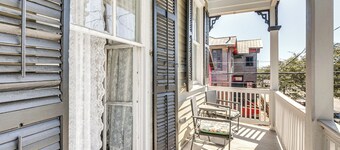 Walk to the Strand: Hideaway Haven Retreat