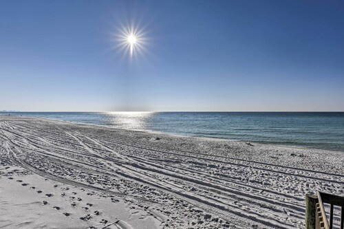 Walk to Beach: Resort Retreat w/ Balcony in Destin