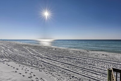Walk to Beach: Resort Retreat w/ Balcony in Destin
