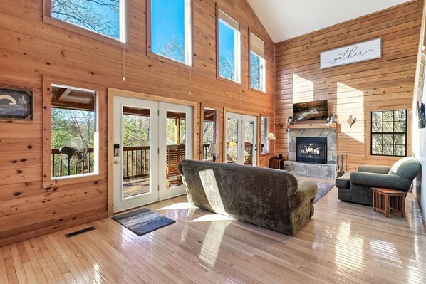 Apartment | 4 bedrooms - Stunning Cabin w Hot Tub Pool Table Arcades (Sevierville)