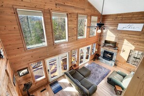 Apartment | 4 bedrooms - Stunning Cabin w Hot Tub Pool Table Arcades (Sevierville)