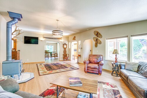 11 Acres of Adventure! Woodsy Mead Stay w/ Trails