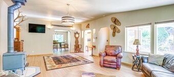 11 Acres of Adventure! Woodsy Mead Stay w/ Trails