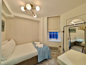 1 bedroom, desk, iron/ironing board, WiFi