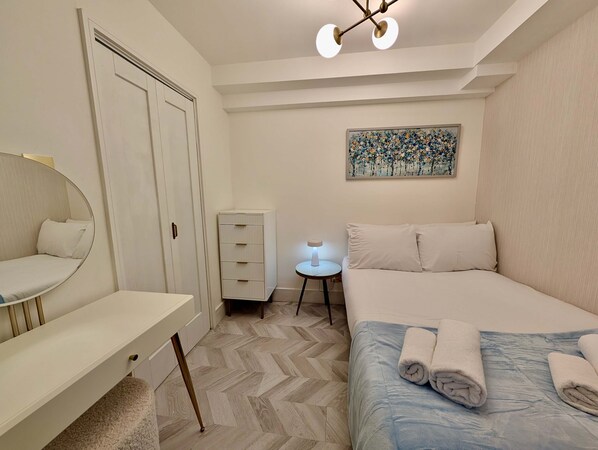 1 bedroom, desk, iron/ironing board, WiFi