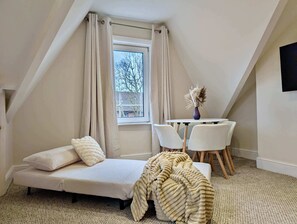 1 bedroom, desk, iron/ironing board, WiFi