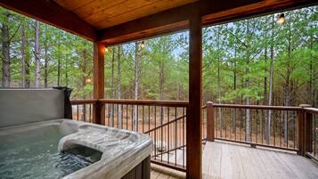 Cabin, 1 King Bed with Sofa bed, Hot Tub, Garden View (Red Fern Cabin) | Outdoor spa tub