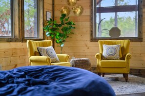 Hytte, 1 kingsize-seng med sovesofa, spabadekar, hageutsikt (Red Fern Cabin) | Innvendig