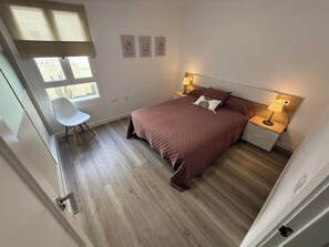 2 bedrooms, desk, iron/ironing board, travel crib