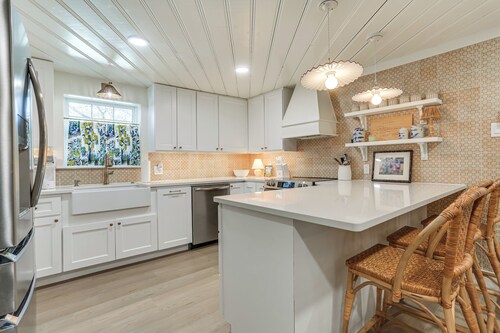 Walk to Lake Texoma: Kingston Retreat w/ Deck!