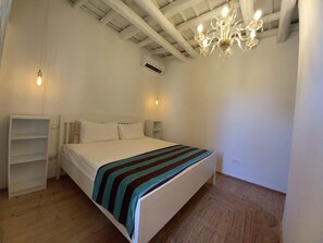 1 bedroom, travel cot, free WiFi, bed sheets