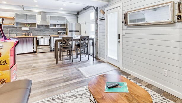 A modern kitchen with a dining area, wooden floors, and a large window. - 1 Mi to Chickamauga Lake: Apartment in Soddy-daisy (Soddy-Daisy)