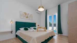 6 phòng ngủ, nôi (giường cho trẻ sơ sinh) miễn phí, bộ trải giường
