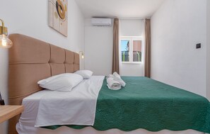 6 bedrooms, free cots/infant beds, bed sheets - Villa Family Oasis Nin (Nin)