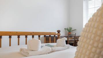 3 bedrooms, iron/ironing board, travel crib, internet