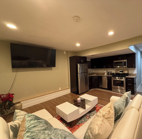 Charming 1-bedroom house in Ronkonkoma with AC, WiFi, Washer & Dryer