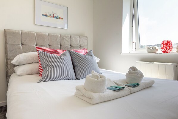 Iron/ironing board, travel cot, WiFi, bed sheets