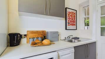 Apartment | Private kitchen | Fridge, microwave, oven, stovetop