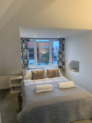 Apartment | 1 bedroom, free WiFi, bed sheets - Seaside Chic Loft Apartment in Leigh-on-sea (Leigh-on-Sea)