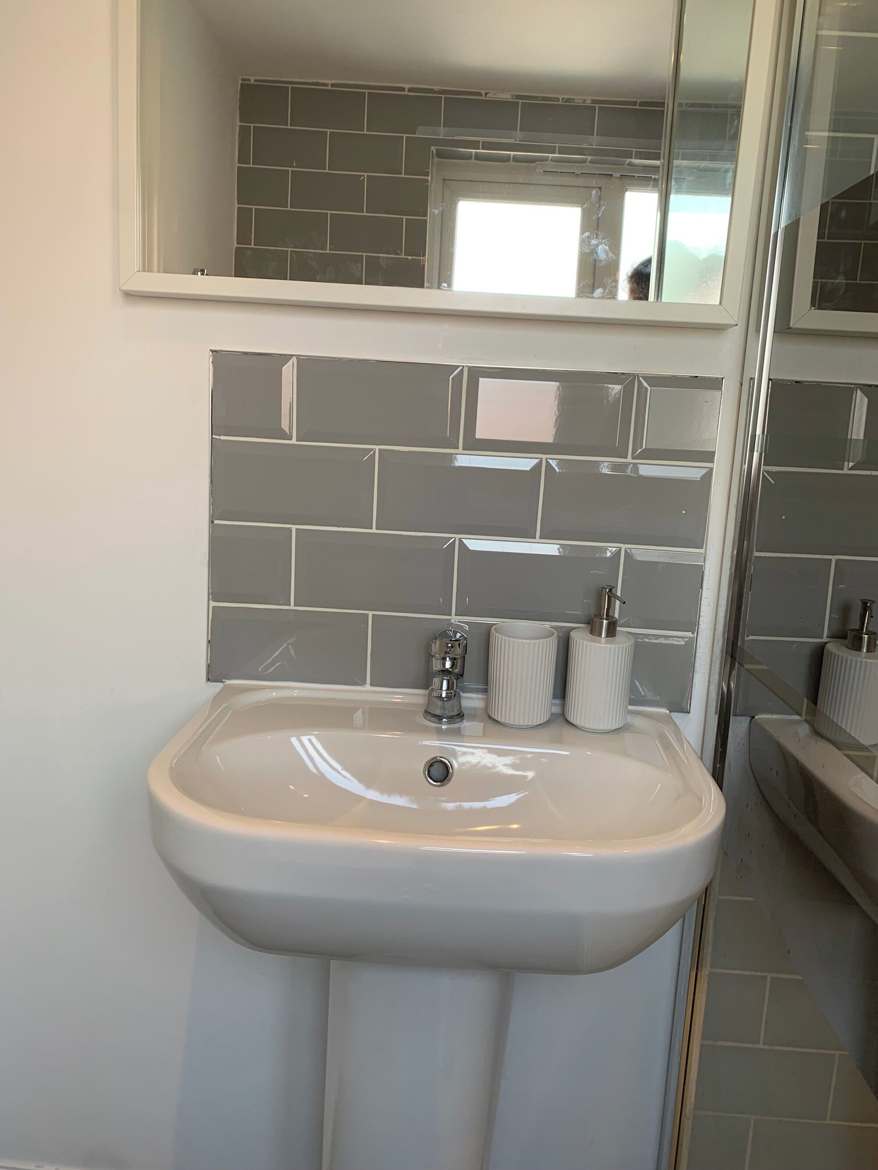 Apartment | Bathroom | Shower, towels, toilet paper