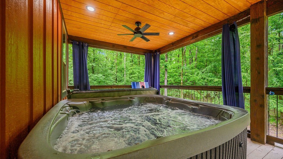 Stardust Hollow Cabin for 14