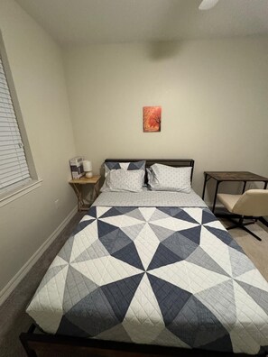 1 habitación, tabla de planchar con plancha, wifi y ropa de cama