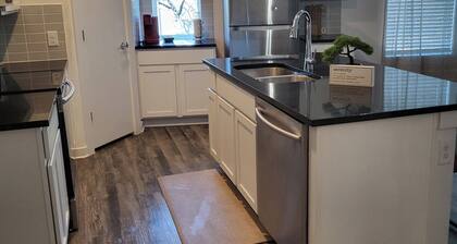 Cozy 1-bedroom with fitness room and WiFi in charming Cedar Park