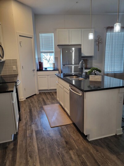 Cozy 1-bedroom with fitness room and WiFi in charming Cedar Park