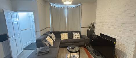 House | Living area | TV, fireplace