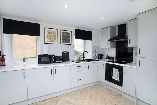 Fridge, microwave, oven, stovetop