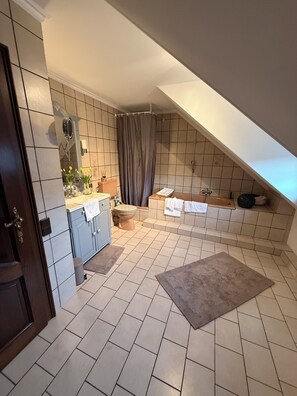 Handtücher, Seife, Toilettenpapier
