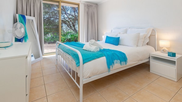 2 slaapkamers, een strijkplank/strijkijzer, internet, beddengoed