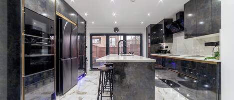 Casa | Cucina privata | Frigorifero, microonde, forno, piano cottura