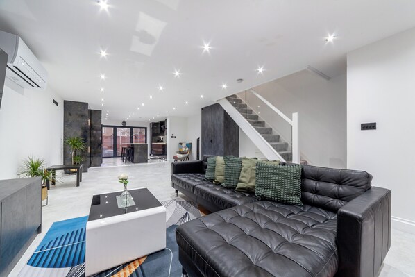 House | Living area - Stonewall Superb Cozy House (London)