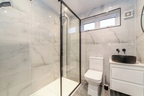 Bathroom - Stonewall Superb Cozy House (London)
