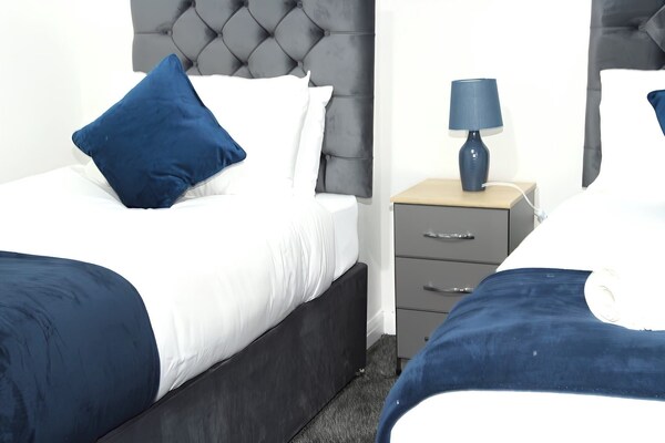 House Sleeps 5 With Garden And Parking - The Royal Town of Sutton Coldfield