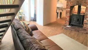 House | Living area - Barn With Countryside Views in Private Garden (Norwich)