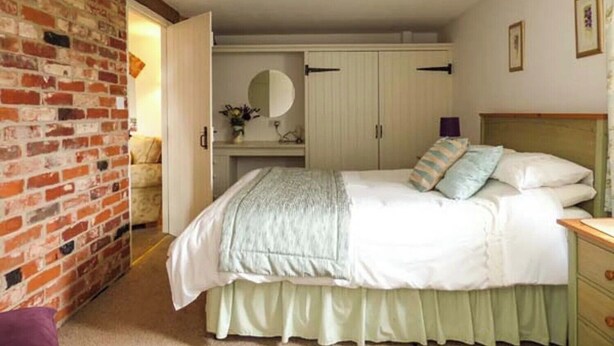 House | 3 bedrooms, iron/ironing board, free WiFi, bed sheets - Barn With Countryside Views in Private Garden (Norwich)