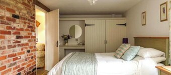 Barn With Countryside Views in Private Garden