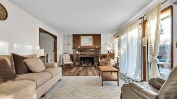 Cabin, 5 Bedrooms | Living area | Smart TV, streaming services