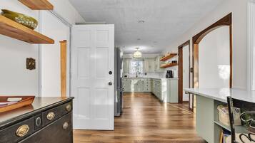Cabin, 5 Bedrooms | Interior