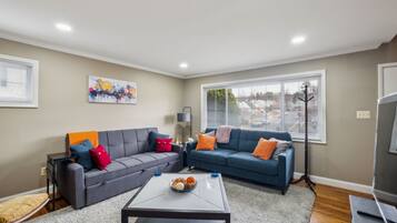 House, 4 Bedrooms | Living area | Smart TV, streaming services