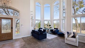 Villa, 5 Bedrooms | Interior