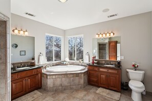 Villa, 5 Bedrooms | Bathroom | Towels, shampoo - Stunning Mountain Retreat With Unmatched Views 5 Bedroom Estate (Oak Run)