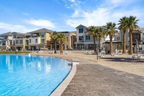 タウンホーム 4 ベッドルーム | プール