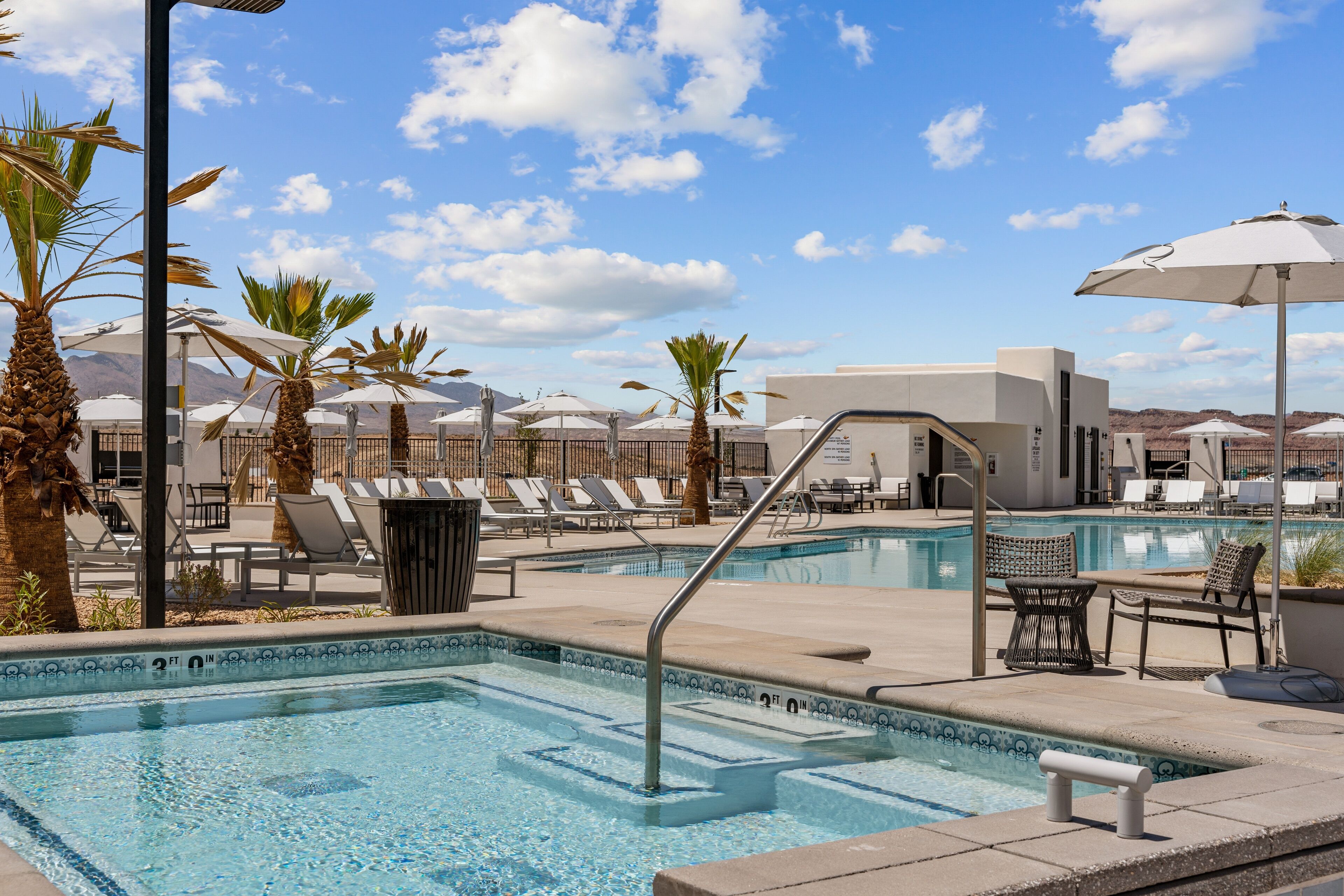 Pientalo, 4 makuuhuonetta | Uima-allas